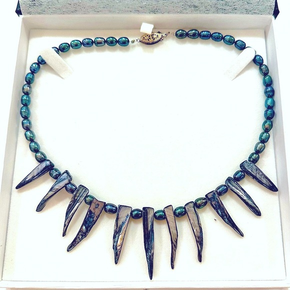 Custom designed sterling silver fresh water pearl and shell necklace - Picture 3 of 14